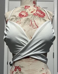 VICTORIAS SECRET 36DD White The Wrap Bikini Top Halter Swim Tie VS Womens - Picture 1 of 3