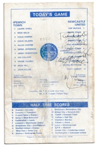 Ipswich Town v Newcastle United 1971/72 Div 1 autografiado por 6 jugadores del Newcastle - Imagen 1 de 2