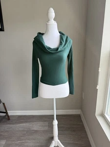 Charlotte Russe women’s green longsleeve croptop - Picture 1 of 6