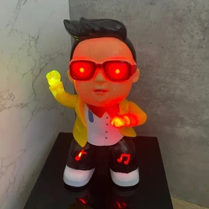 Gangnam Style Robot Musical Flashing Light & Singing 9" Collectable Toy - Picture 1 of 8