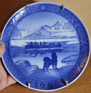 Plato de Navidad vintage Royal Copenhagen The Last Umiak azul Kai Lange 1968 - Imagen 1 de 4