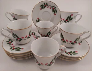 Set of 8 Fine China Japan Christmas Holly Berries Cup & Saucer Sets Gold Trim - Picture 1 of 6
