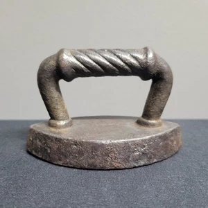 Vtg Small Cast Iron Sad Iron 3 1/2" long x 2 1/4" tall Children's Toy - Picture 1 of 14