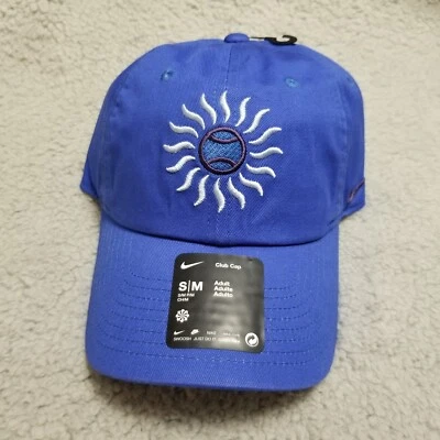 Gorra de tenis Nike Club no estructurada pequeña/mediana azul real C11350IW25-ROY Foto 1 de 4