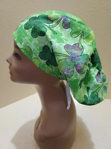 Cappello/Berretto Scrub Chirurgico Trifoglio Variegato San Patrizio Donna Euro/Chef - Foto 1 di 4