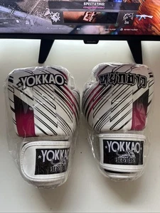 Guantes Yokkao Cuero Muay Thai 10 OZ Rosa/Blanco Nuevos Sellados. Envío rápido - Imagen 1 de 9