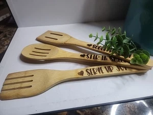3Pcs Bamboo Utensils Wooden Engraved Cooking Spoon Set. Spoon, Spatula, Fork - Bild 1 von 5
