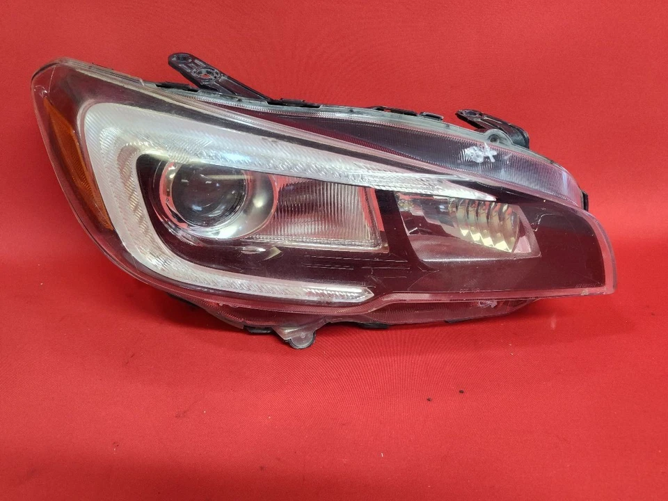 Faro delantero derecho pasajero Subaru WRX STI 2015-2017 LED - 1 pestaña rota Foto 1 de 4