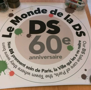 AFFICHE AUTOMOBILE SOIXANTIEME ANNIVERSAIRE DE LA CITROEN DS 2015 - Foto 1 di 1