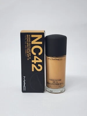 MAC NC42 Studio Fix Fluid Foundation SPF 15 - Image 1 of 3