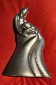 Haley Max Comfort Collection Woman Holding WOMAN 35501 - Picture 1 of 6