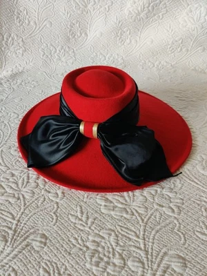 Sombrero Fedora Sonni Rojo 100% Lana Lazo Negro Acentos Dorados De Colección Años 80 Lancaster Foto 1 de 4
