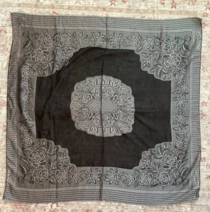 Sciarpa grande scialle quadrato nero bianco argento floreale Afghanistan 43” x 42” nuova senza etichette - Foto 1 di 12