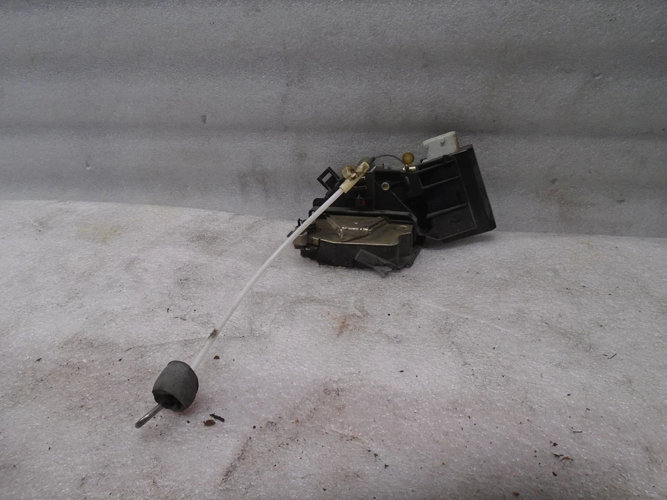 Оригинальный привод замка задней левой двери 97–03 BMW 528i 67118352165 DK801184 - Изображение 1 из 4