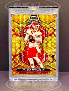 Patrick Mahomes SELTENER GOLDREFRAKTOR PRIZM INVESTMENTKARTE MOSAIK SSP CHIEFS NEUWERTIG - Bild 1 von 4