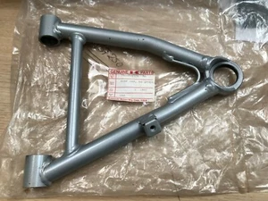 NOS Genuine Kawasaki KSF250 1996-04 Right Upper Suspension Arm 39007-1221 KEF300 - Imagen 1 de 2