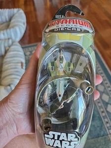 Hasbro Star Wars Titanium Kit Fisto's Jedi Starfighter 2007 fundido a presión nuevo como nuevo - Imagen 1 de 14