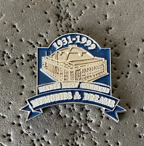 Toronto Maple Leafs Gardens Memories & Dreams 1931-1999 NHL Hockey Pin - Imagen 1 de 2
