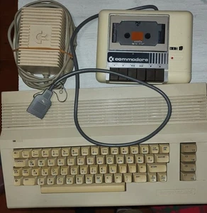COMMODORE 64 COMPLETO DI ALIMENTATORE E REGISTRATORE - Foto 1 di 1