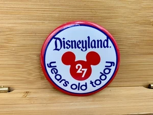 Disneyland Disney 1982 27 años hoy cumpleaños botón 3" - Imagen 1 de 2
