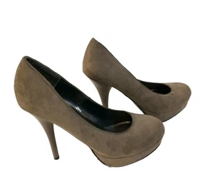Mossimo Damen-Pumps taupe Kunstleder Stilettoabsatz Größe 8 geschlossene Zehe - Bild 1 von 9