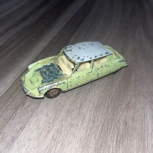 Dinky Toys No 530 DS-19 - Meccano Ltd - Made In France - Ideal For Restoration