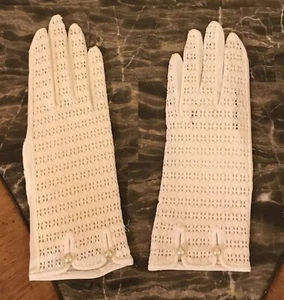 Vintage Womens Gloves Ivory White Dressy Eyelet Pearls Evening Fitted 1960s - Picture 1 of 10