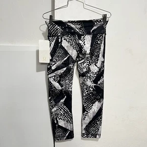 Lululemon Wunder Under Crop III *Full-On Luon Estática Mist Blanco Negro Talla 6 raro - Imagen 1 de 7