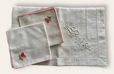 ancienne petite nappe monogramme brodé main - Photo 1/4