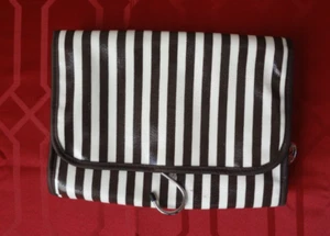 Henri Bendel custodia da toilette trucco da viaggio marrone/bianco a righe firmata con gancio - Foto 1 di 11