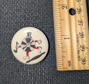 VERY RARE RECORD MAN VINYL ROUND BUTTON PIN COLLECTIBLE VINTAGE ANTIQUE RETRO - Picture 1 of 2