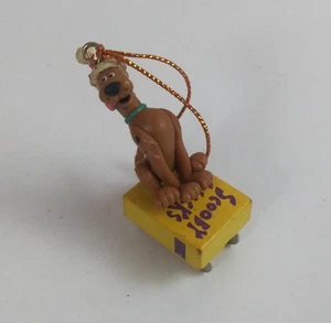 Vintage 1999 Hanna Barbera Scooby-Doo! Sledding On Scooby Snacks 1.5" Ornament - Picture 1 of 7