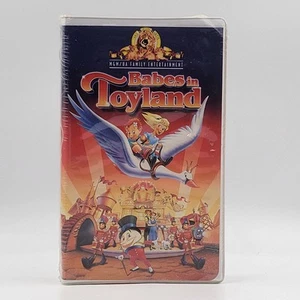 Babes in Toyland VHS Tape Family Entertainment Clamshell Christmas Movie 1997 - Foto 1 di 14