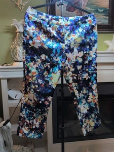 Worthington Capri Pants Sz 10 Petite Flowered Print Stretch Tapered Leg - Picture 1 of 5