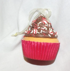 Kurt Adler Soft Cupcake Weihnachtsschmuck rosa Wickel Schokolade Glasur Pfefferminz - Bild 1 von 2