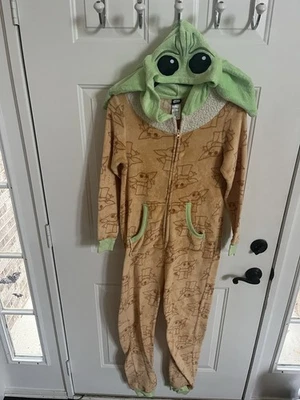 Pijama de una pieza Star Wars Baby Yoda adulto talla pequeña Foto 1 de 4