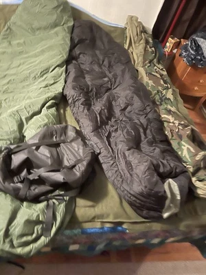 USGI MODULAR SLEEP SYSTEM 4 Piece MSS WITH WOODLAND GORETEX BIVY SACK EXC - Image 1 of 4