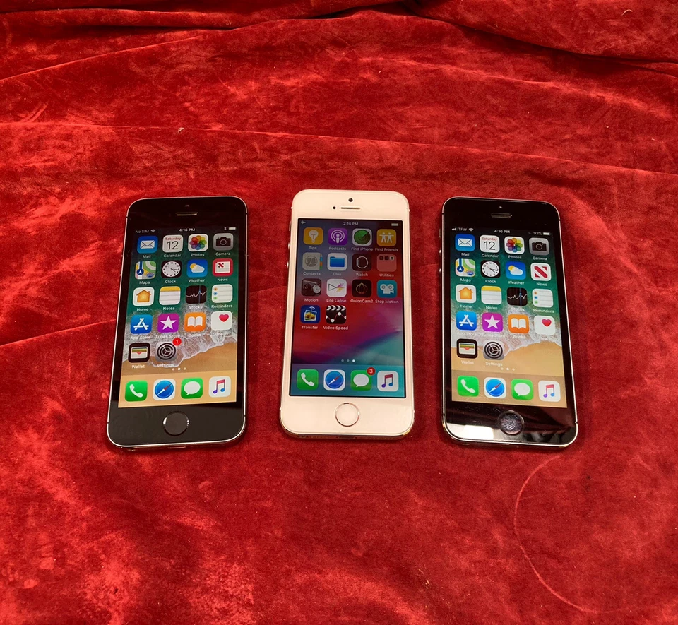 Family Plan Lot Of 3 Working Apple iPhone 5s 16gb For Tracfone Wireless A1453 - Image 1 of 4