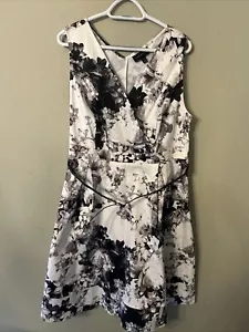 Abito Lane Bryant bianco nero floreale senza maniche taglia 18 con cintura - Foto 1 di 6
