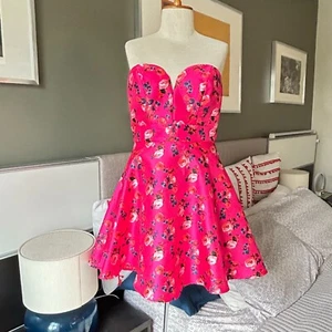 - B. Darlin Barbiecore trägerloses Kleid Blumenmuster Petticoat Größe 7-8 - Bild 1 von 7