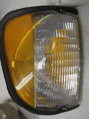 98 Ford E250 Van lâmpada de canto destro 92-00 - Imagem 1 de 4
