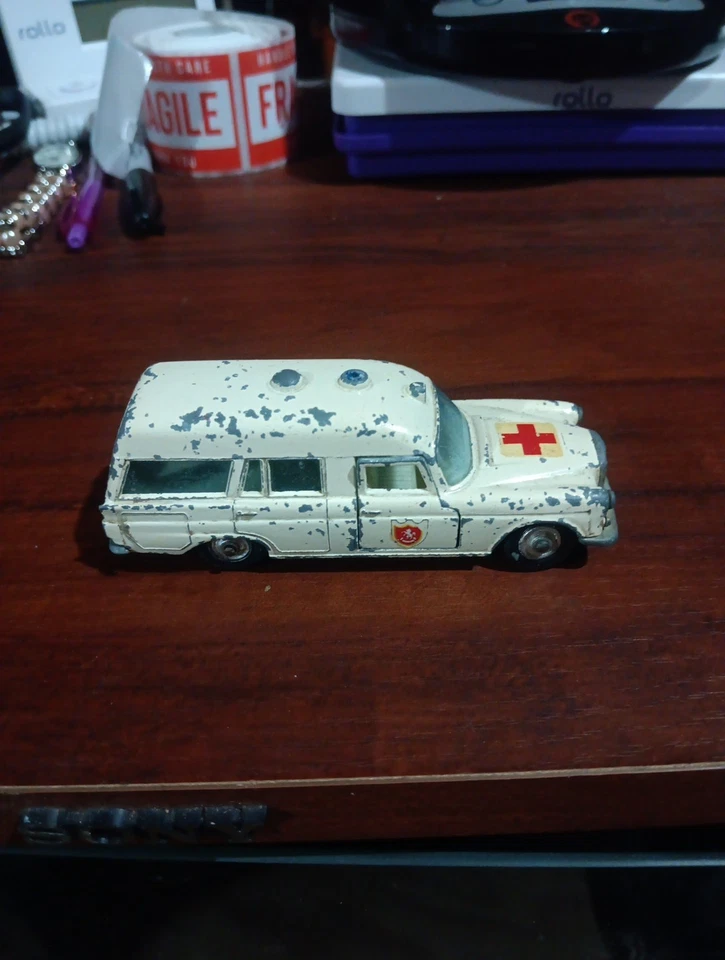 Ambulancia Mercedes Benz Matchbox Lesney King Size vintage, problemas de estado Asis Foto 1 de 4