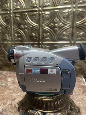 Canon ZR45MC Mini DV Camcorder - FOR PARTS OR REPAIR Clean - Image 1 of 4