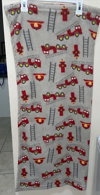 Manta de bebé gris Lovey roja camiones de bomberos bocas escaleras 34" x 34" 100 % polietileno en muy buen estado Foto 1 de 4