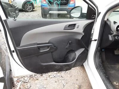 Panel de moldura interior de puerta delantera izquierda usado se adapta a: Chevrolet Sonic 2015 grado A Foto 1 de 4
