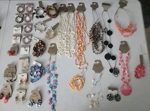 Riesiges Konvolut NEU Massini Schmuck, Halsketten, Armbänder, Ohrringe, Pins & Ringe - Bild 1 von 24