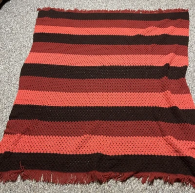 Manta/tiro de ganchillo afgano hecha a mano (aproximadamente 67" x 56") Foto 1 de 3