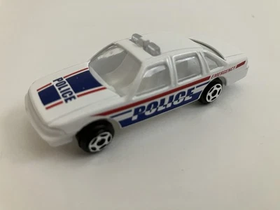 Coche de policía diecast vintage No. 8030  Foto 1 de 4