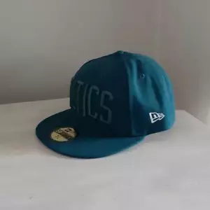 Gorra de béisbol ajustada con arco de palabra Boston Celtics NBA 59FIFTY - Imagen 1 de 6