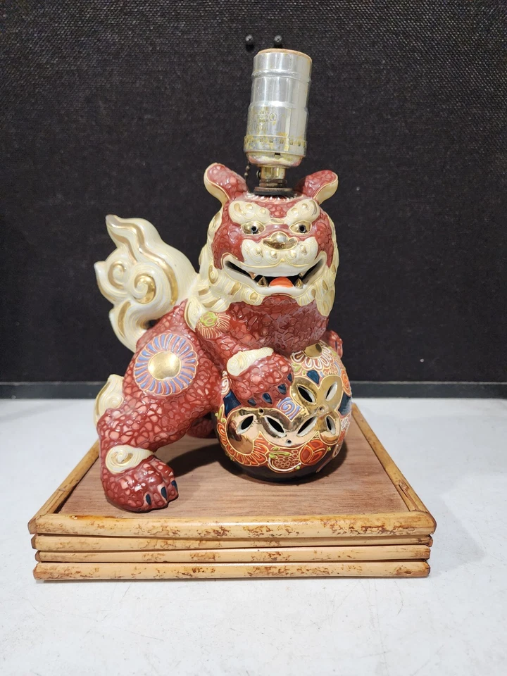 Gran Satsuma Japonés Foo Perro Figura Lámpara Asiática Imitación Bambú Base Madera Foto 1 de 4